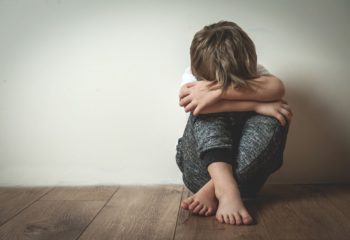 My tummy is sore 7 symptoms of childhood anxiety-min